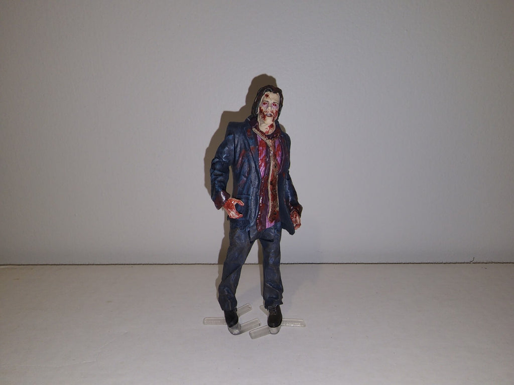 40 WALKING DEAD COMIC LOT INCLUDES MCFARLANE TOYS PINBACKS 2003-2019