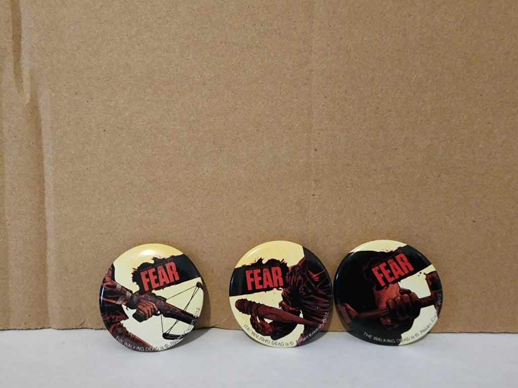 40 WALKING DEAD COMIC LOT INCLUDES MCFARLANE TOYS PINBACKS 2003-2019