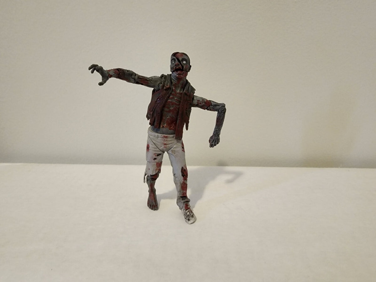 40 WALKING DEAD COMIC LOT INCLUDES MCFARLANE TOYS PINBACKS 2003-2019