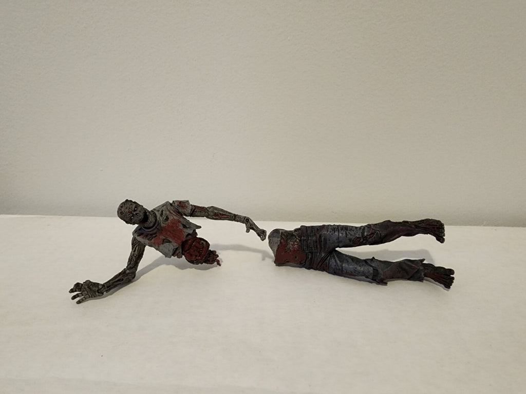 40 WALKING DEAD COMIC LOT INCLUDES MCFARLANE TOYS PINBACKS 2003-2019