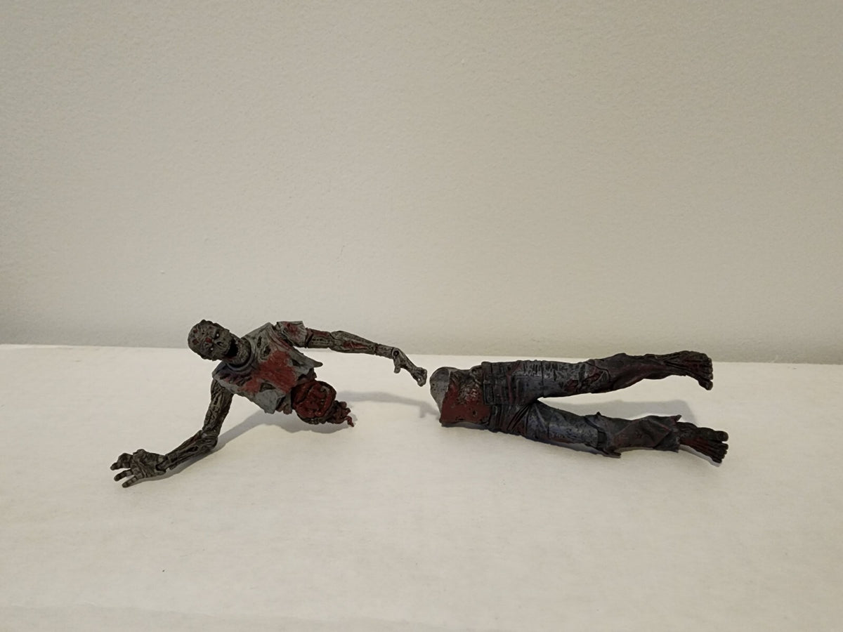 40 WALKING DEAD COMIC LOT INCLUDES MCFARLANE TOYS PINBACKS 2003-2019